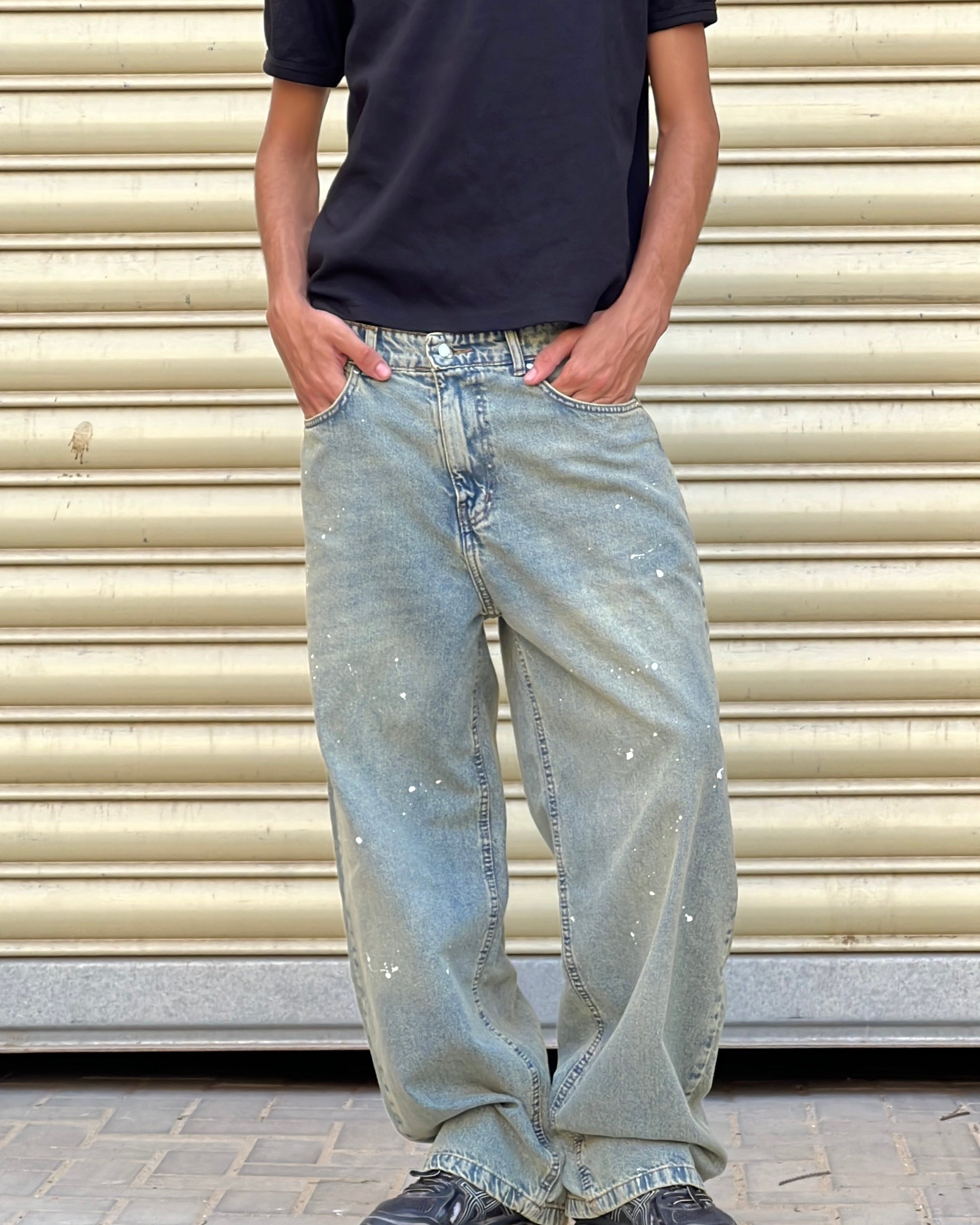 STAINED BAGGY JEANS