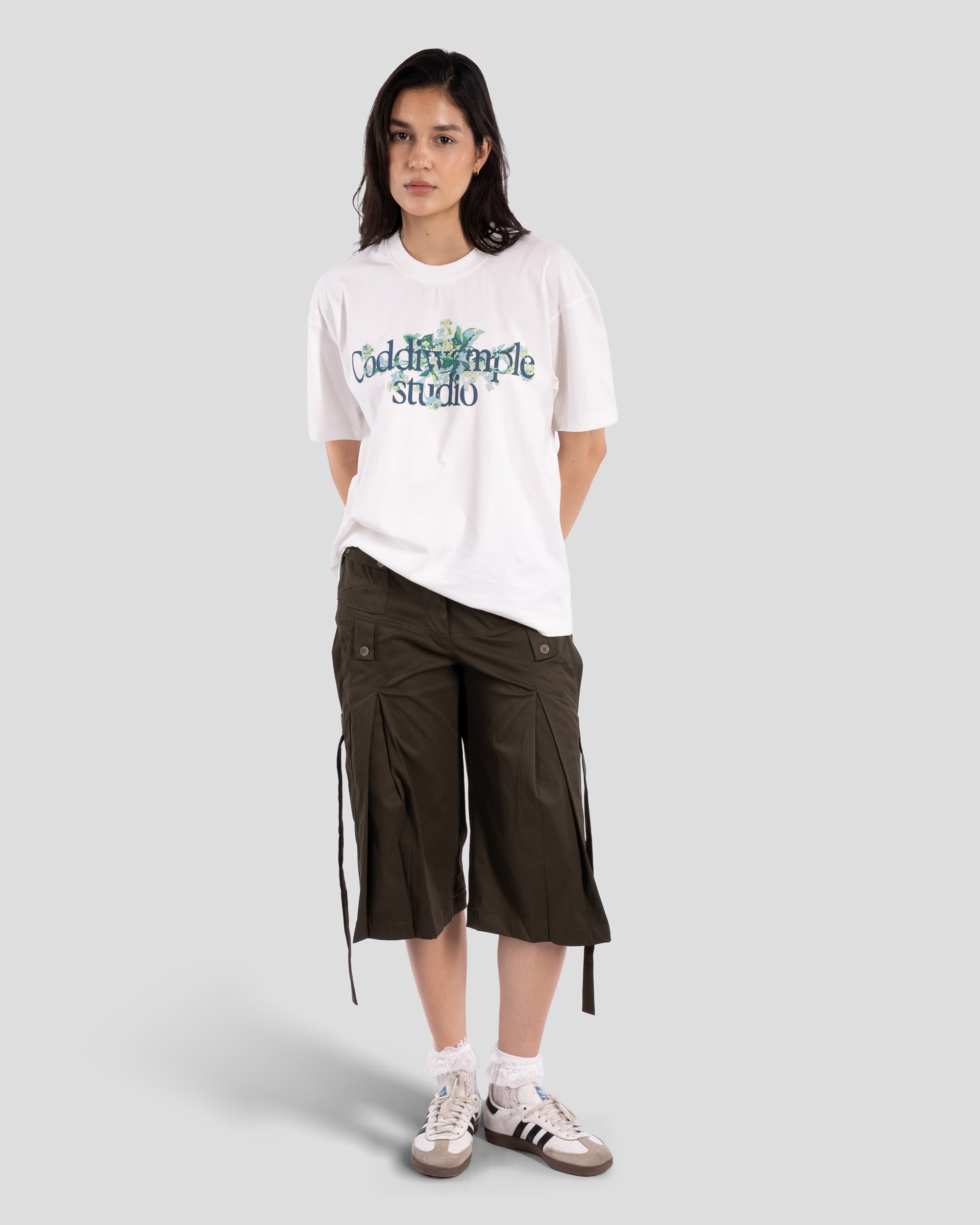 FLOWERS TEE