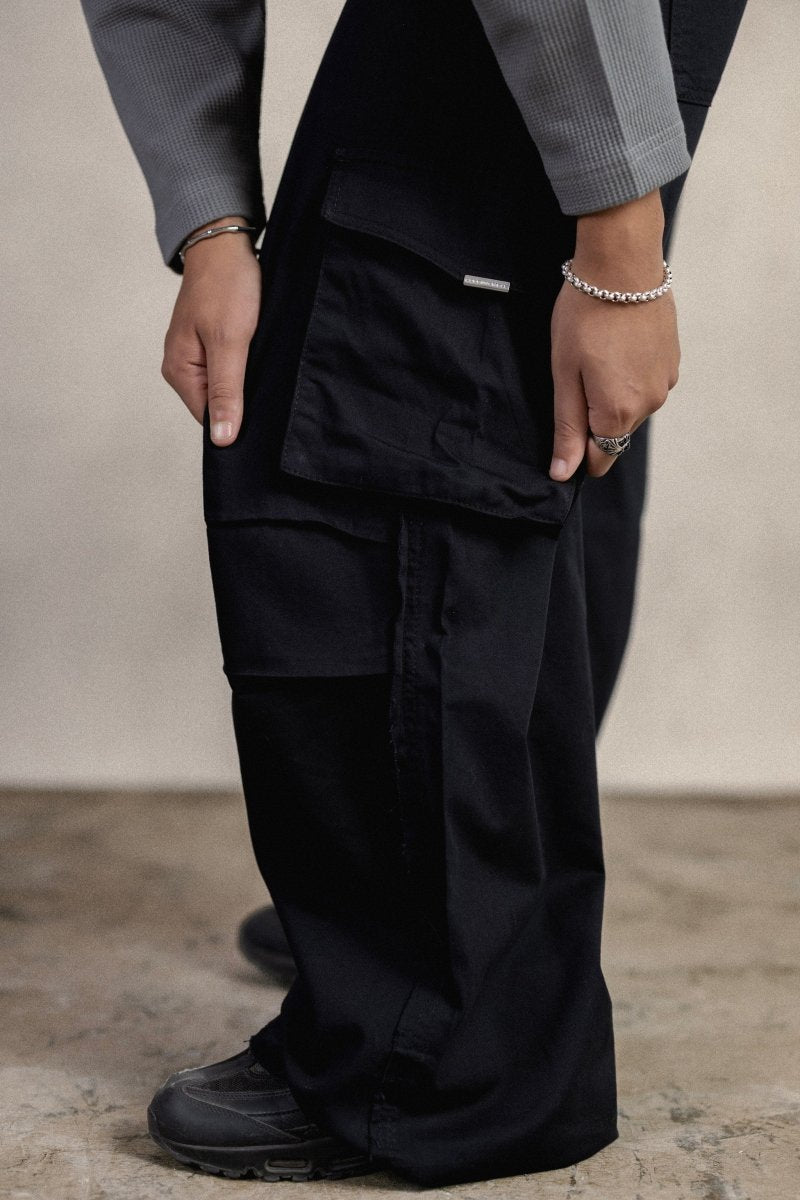 BLACK GABARDINE CARGO PANTS - CODDIWOMPLE
